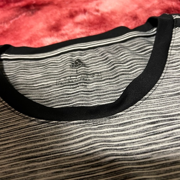 Adidas Women’s Workout Shirt Size L - Picture 3 of 3